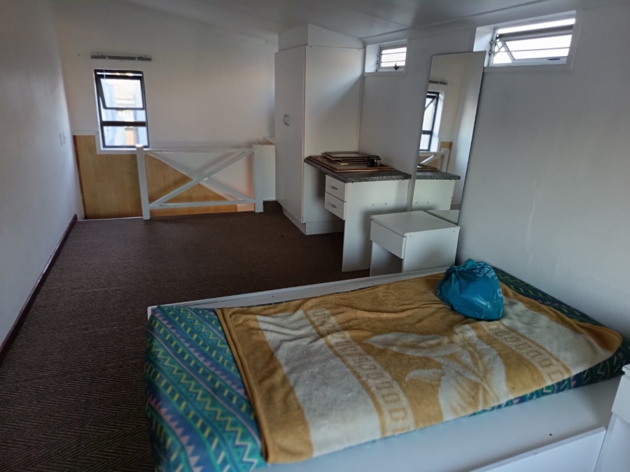6 Bedroom Property for Sale in Maitland Western Cape